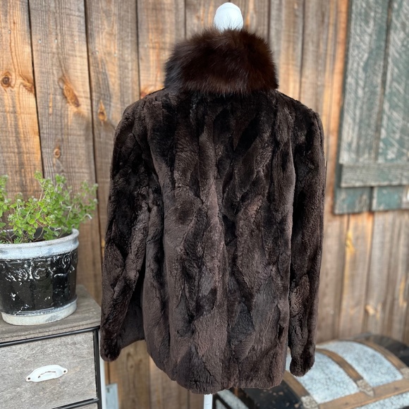 Vintage Fur size Small.  No flaws.  Thick, Soft and supple. - Picture 3 of 8